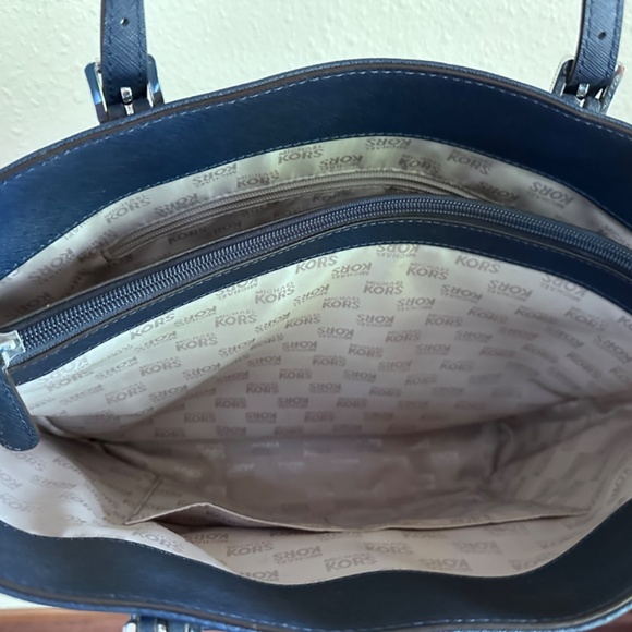 MIchael Kors Navy Blue Large Tote Bag Carryall Travel Tote w/Pockets + handles - Picture 4 of 7